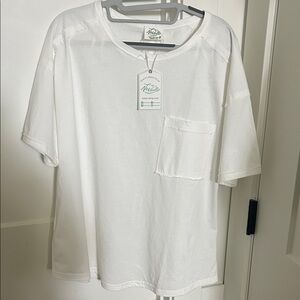 NewVins White Basic T-Shirt – Size Medium – New With Tags